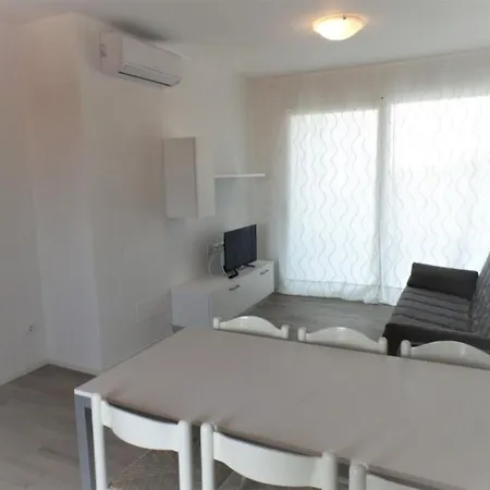 아파트 Stylish Flat With Rooftop Pool 비비오네