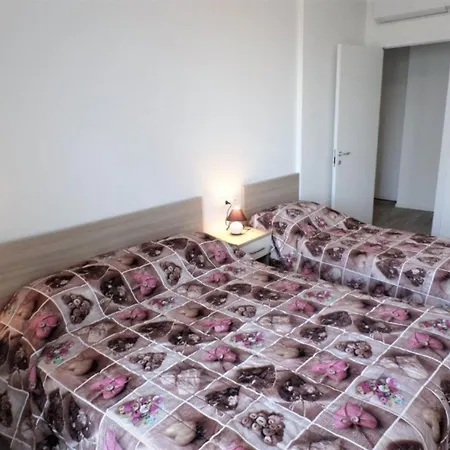 Stylish Flat With Rooftop Pool 아파트