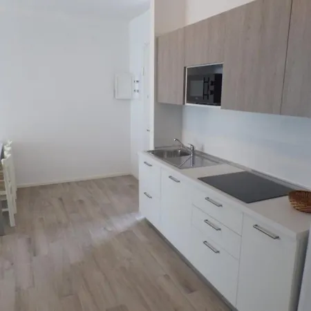 Stylish Flat With Rooftop Pool * 비비오네