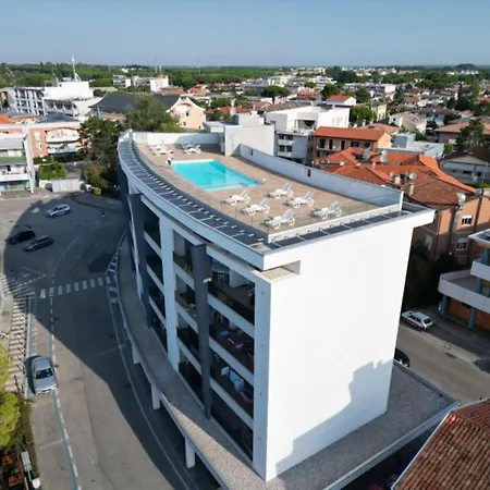 Stylish Flat With Rooftop Pool 아파트 비비오네