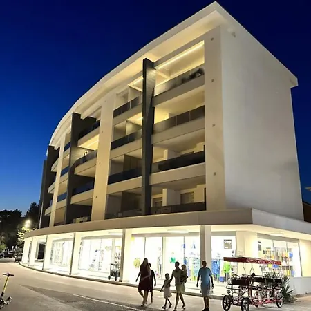Stylish Flat With Rooftop Pool 아파트 *